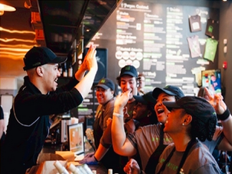 In Latest Victory New York S Fast Food Workers Get 15 Minimum Wage