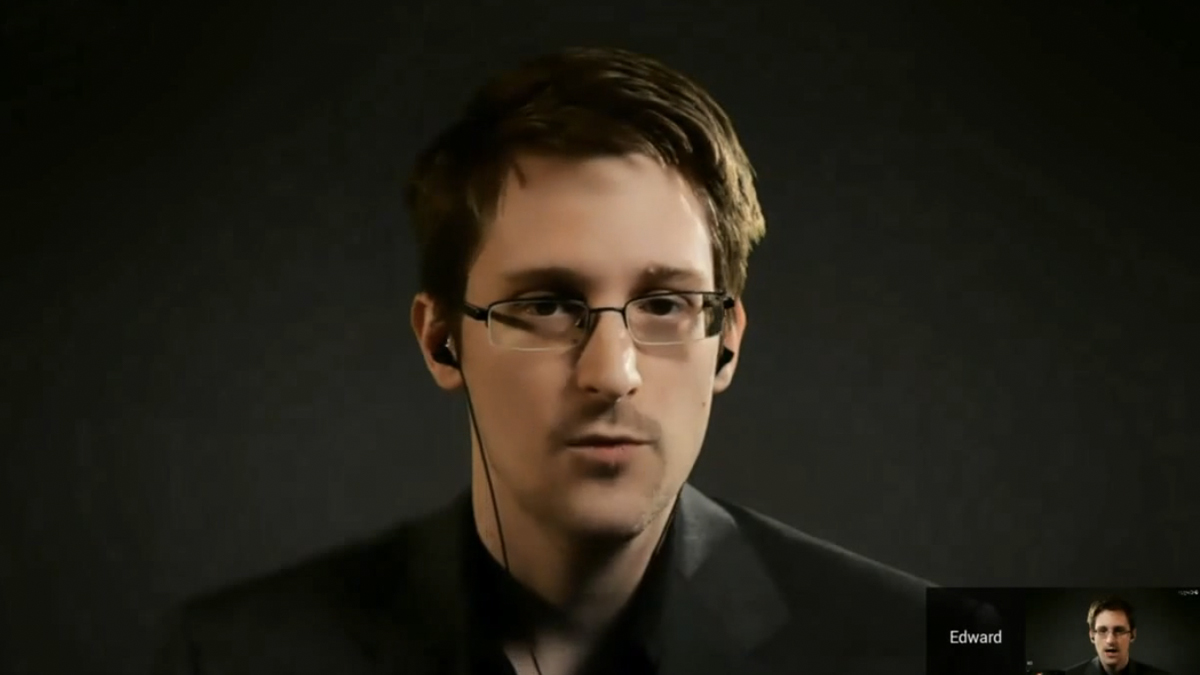 Lawrence Lessig Interviews Edward Snowden About U.S. Surveillance State ...