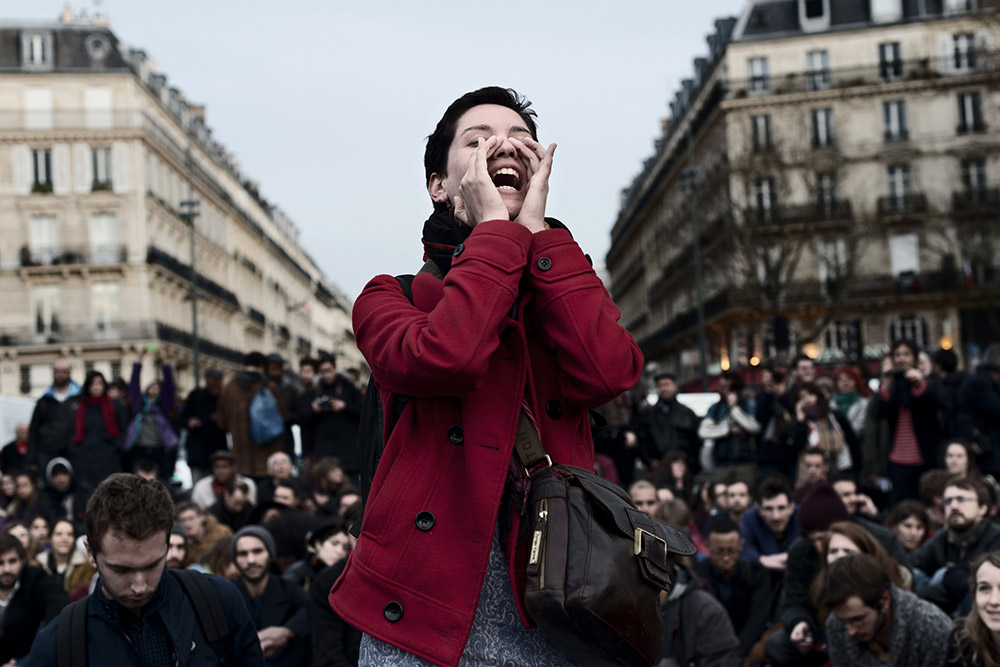 Social revolution. Debout.